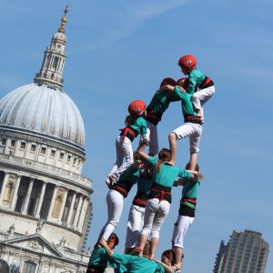 Castellers coronant un castell