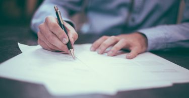 Persona firmant uns documents
