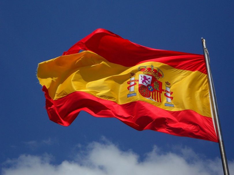 Bandera onejant d'Espanya