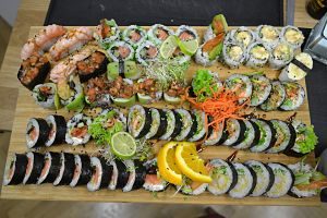 Plat de sushi variat