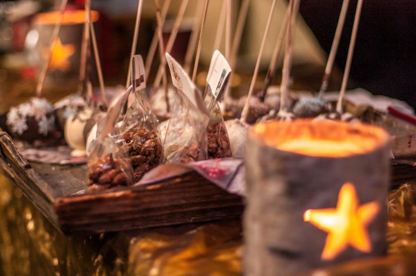 Decoració nadalenca a un mercat de Nadal