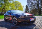 Mustang GT esportiu aparcat al carrer