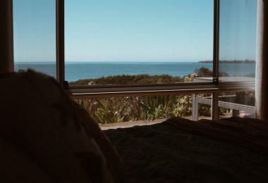 apartament amb balcó i vistes a la mar