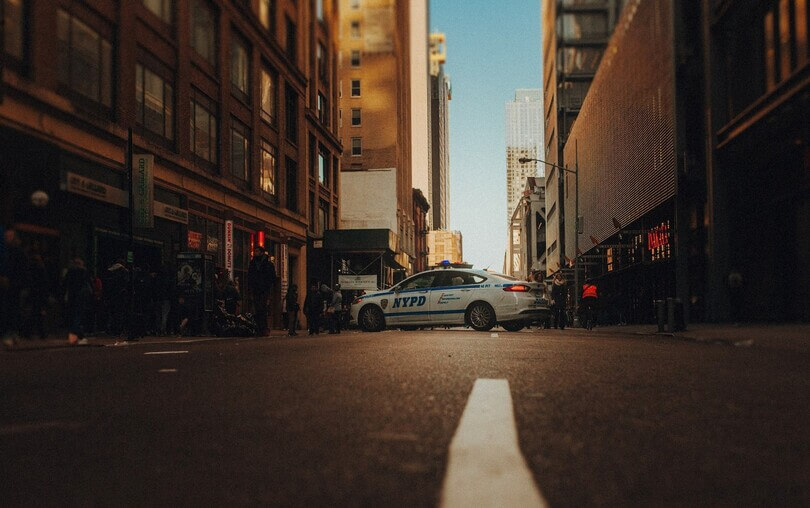 Cotxe de policia al carrer